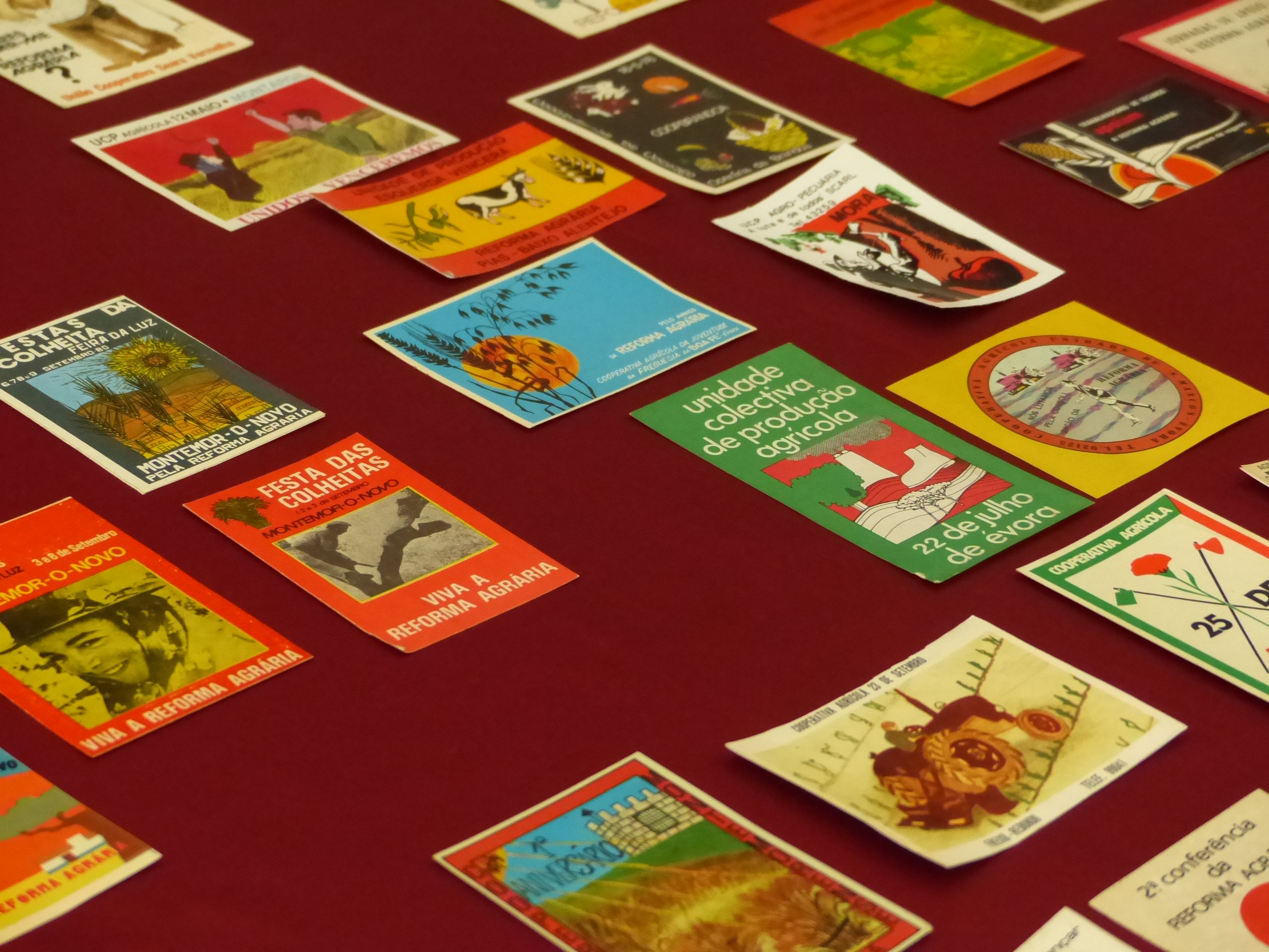 Autocolantes de Abril no Arquivo Municipal
